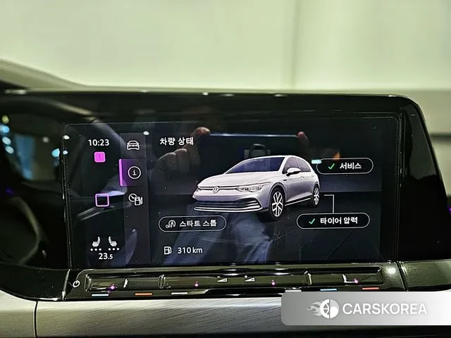 Volkswagen Golf 8th Generation 2023 Белый из Кореи, фото 4