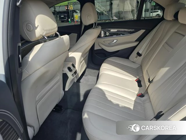 Mercedes-Benz E-Class W213 2023 Белый из Кореи, фото 4