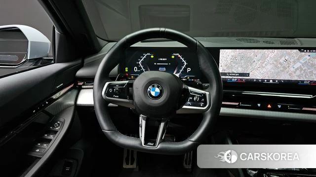 BMW 5 Series (G60) 2024 Серебристо-серый из Кореи, фото 4