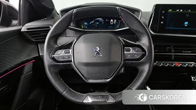 Peugeot e-208 second Generation 2022 Белый из Кореи, фото 4