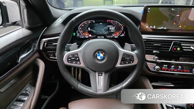 BMW 5 Series (G30) 2022 Серебристо-серый из Кореи, фото 4
