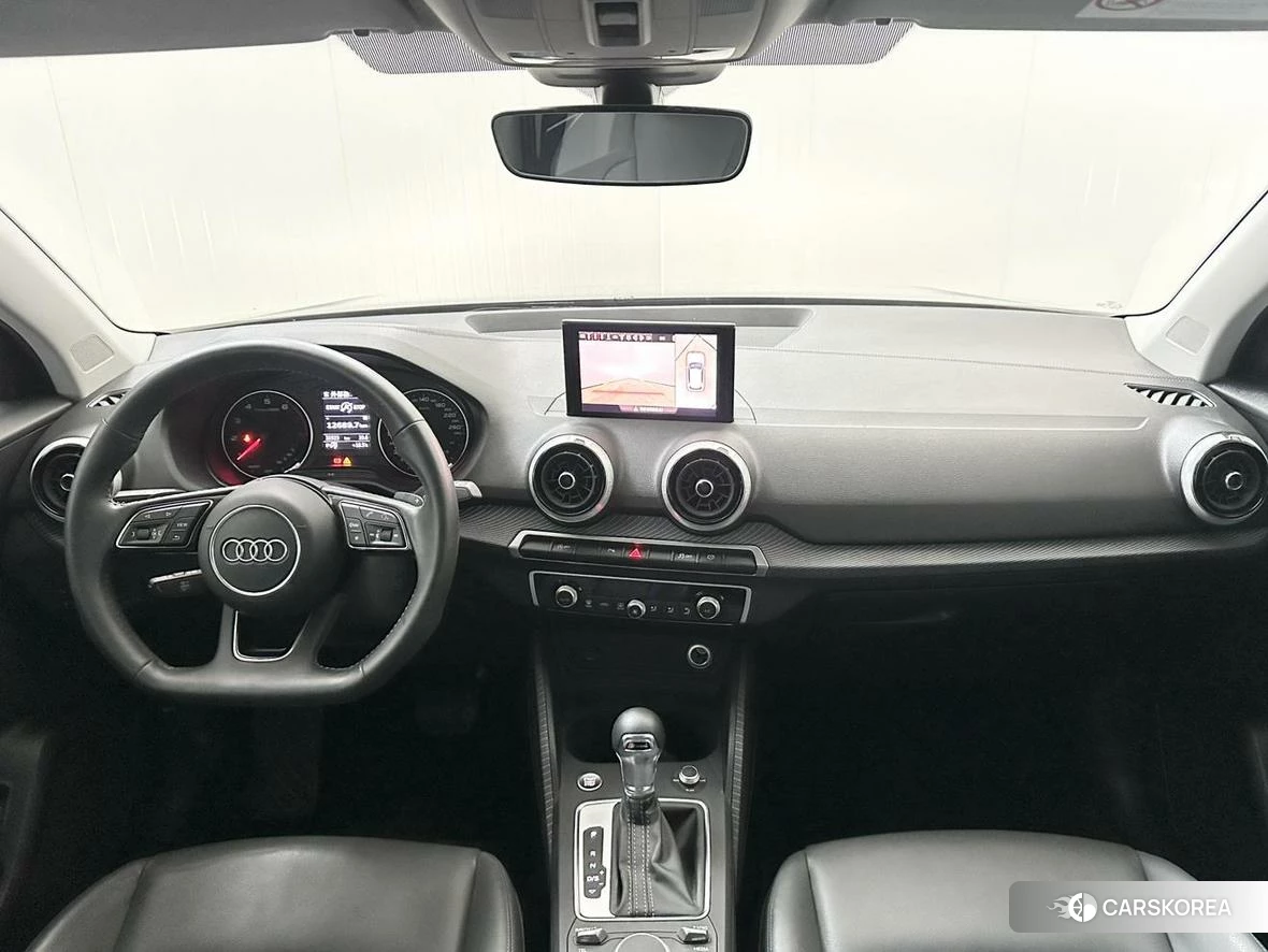 Audi Q2L 2021 Темно-серый из Китая, фото 4