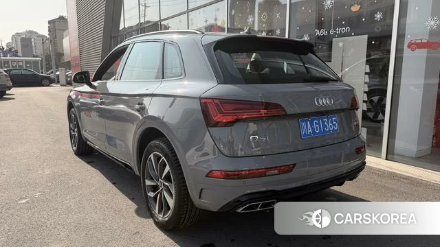 Audi Q5L 2025 Темно-серый из Китая, фото 4