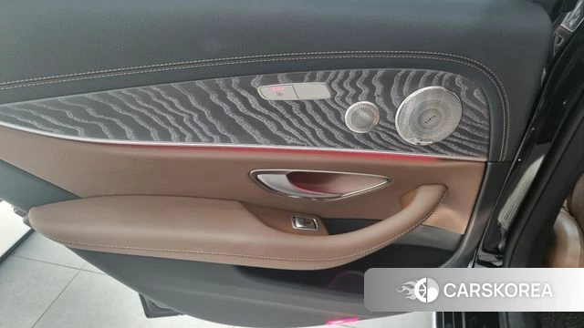 Mercedes-Benz E-Class W213 2022 Черный из Кореи, фото 4