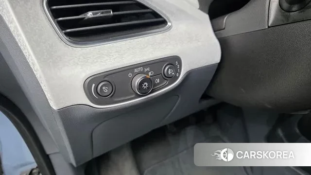 Chevrolet (GM Daewoo) Bolt EV 2018 Светло-серебряный цвет из Кореи, фото 4