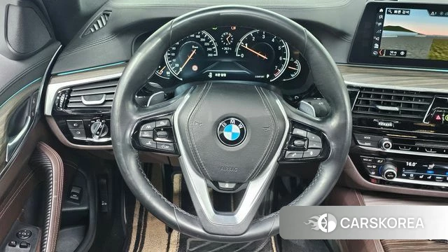 BMW 5 Series (G30) 2018 Цвет галактики из Кореи, фото 4