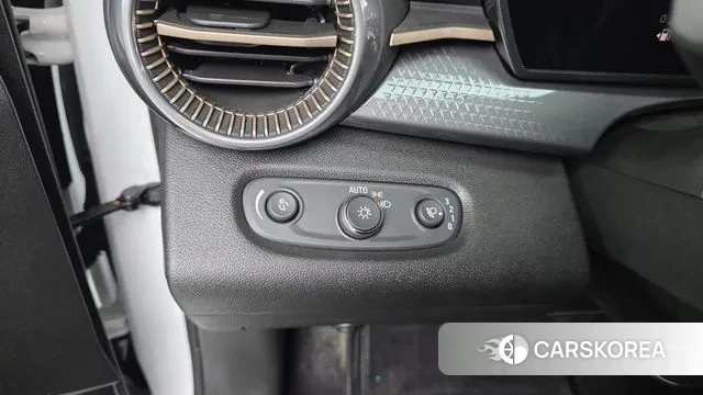 Chevrolet (GM Daewoo) Trax Crossover 2023 Белый из Кореи, фото 4