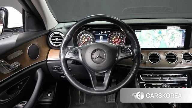 Mercedes-Benz E-Class W213 2018 Белый из Кореи, фото 4