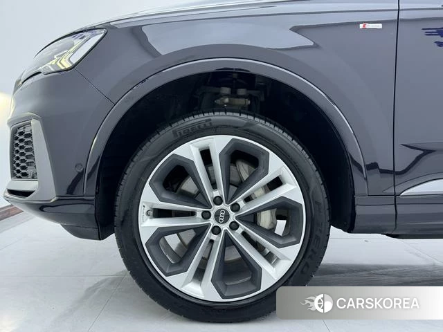 Audi Q7 2021 Черный из Китая, фото 4