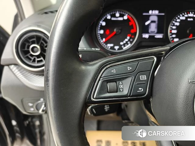 Audi Q2L 2021 Темно-серый из Китая, фото 4