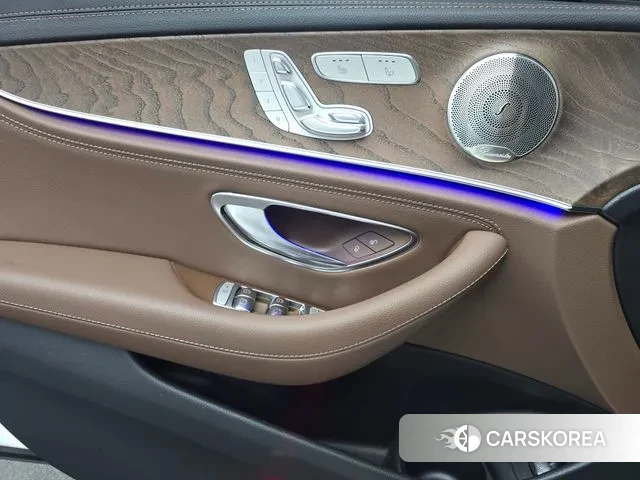 Mercedes-Benz E-Class W213 2022 Белый из Кореи, фото 4