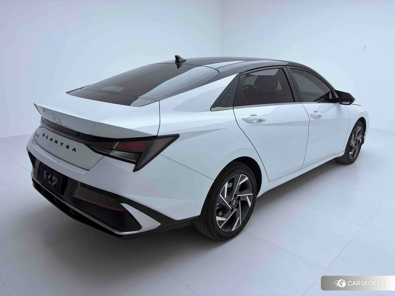 Hyundai Elantra 2023 Белый из Китая, фото 4