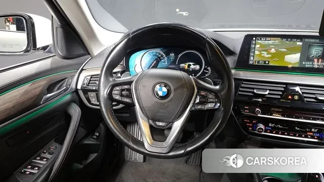 BMW 5 Series (G30) 2018 Белый из Кореи, фото 4