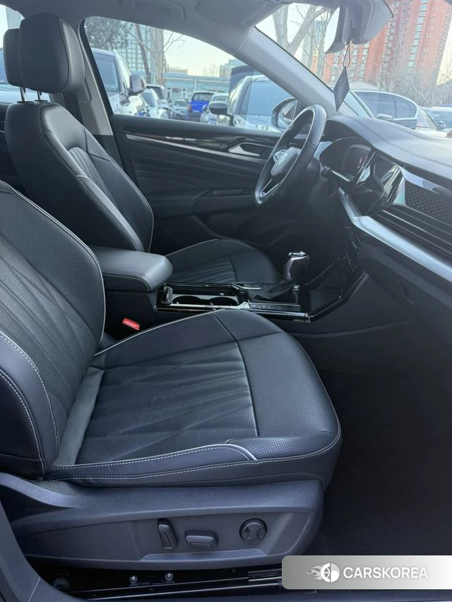 Volkswagen Passat 2023 Черный из Китая, фото 4