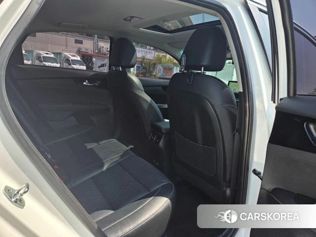Kia The New K3 2nd generation 2021 Белый из Кореи, фото 4