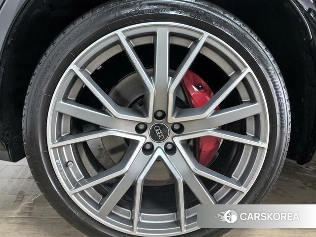 Audi Q7 2024 Черный из Китая, фото 4