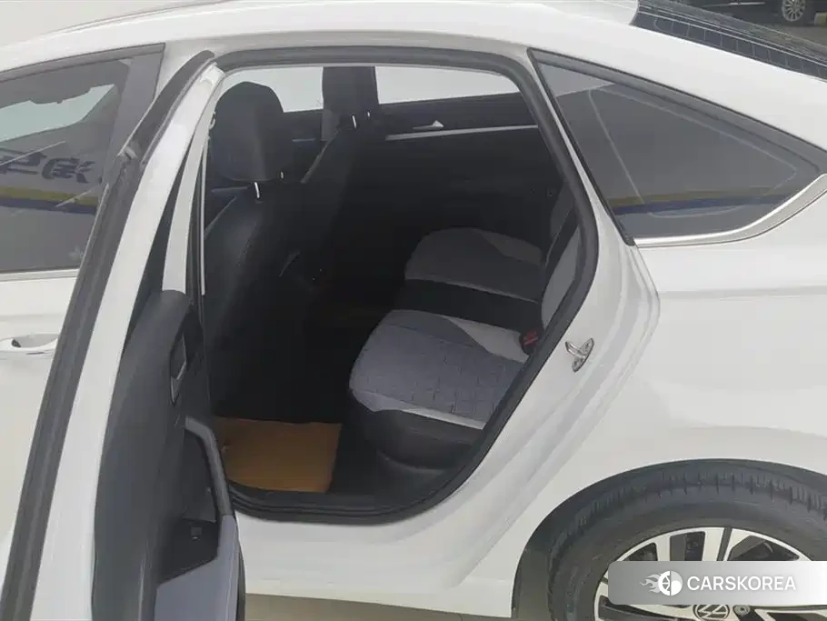Volkswagen Lavida 2023 Белый из Китая, фото 4