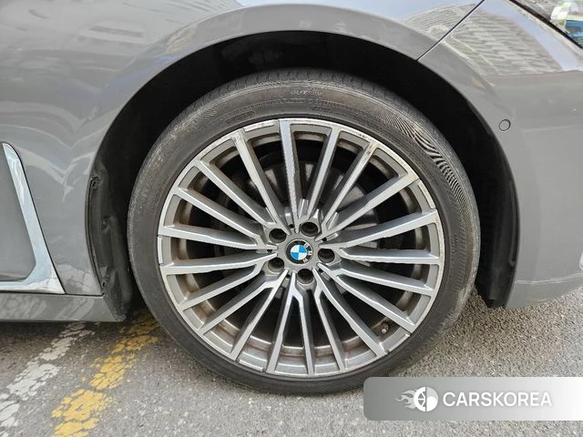 BMW 7 Series (G11) 2020 Серебристо-серый из Кореи, фото 4