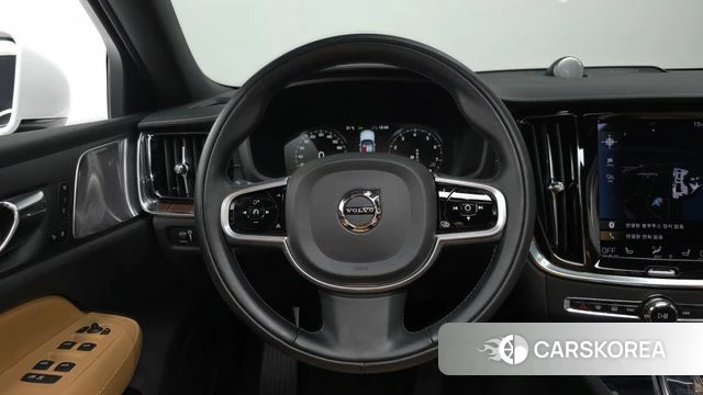 Volvo S60 3rd generation 2021 Белый из Кореи, фото 4