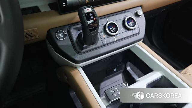 Land Rover Defender (L663) 2025 Черный из Кореи, фото 4