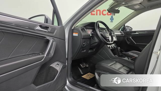Volkswagen Tiguan Allspace 2020 Серебряный из Кореи, фото 4