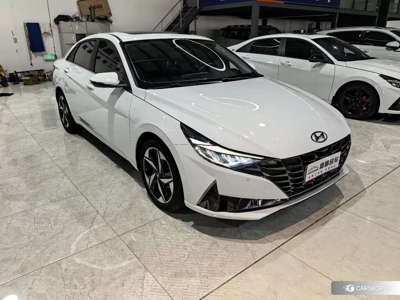 Hyundai Elantra 2023 Белый из Китая, фото 4