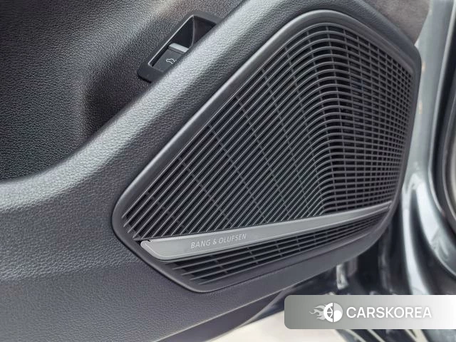 Audi A4L 2021 Темно-серый из Китая, фото 4