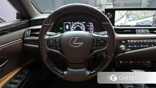 Lexus ES300h 7th generation 2021 Серебряный из Кореи, фото 4