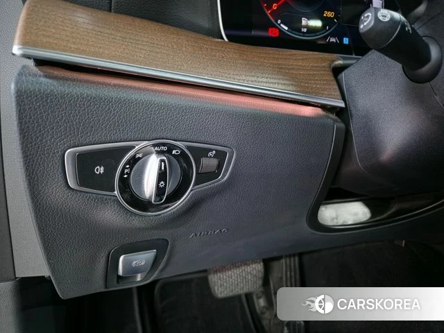 Mercedes-Benz E-Class W213 2021 Серый из Кореи, фото 4
