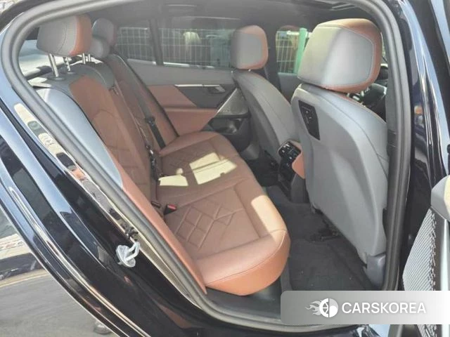 BMW 5 Series (G60) 2025 Черный из Кореи, фото 4