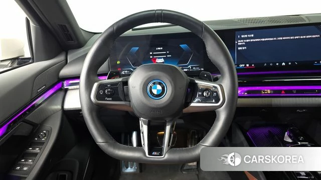 BMW 5 Series (G60) 2024 Белый из Кореи, фото 4