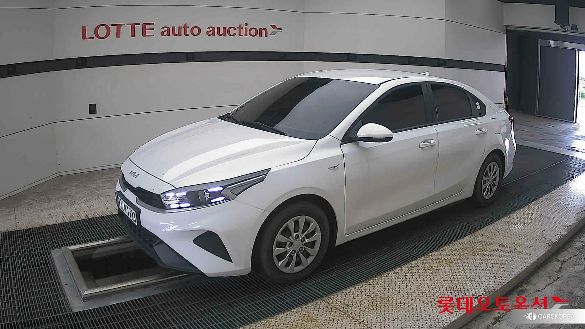 Kia K3 2023 Snow White Pearl из Кореи, фото 4