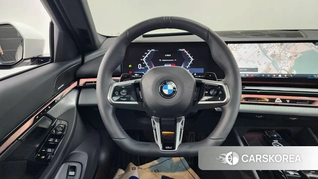 BMW 5 Series (G60) 2025 Белый из Кореи, фото 4