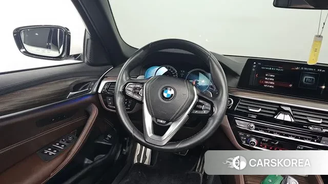 BMW 5 Series (G30) 2018 Белый из Кореи, фото 4