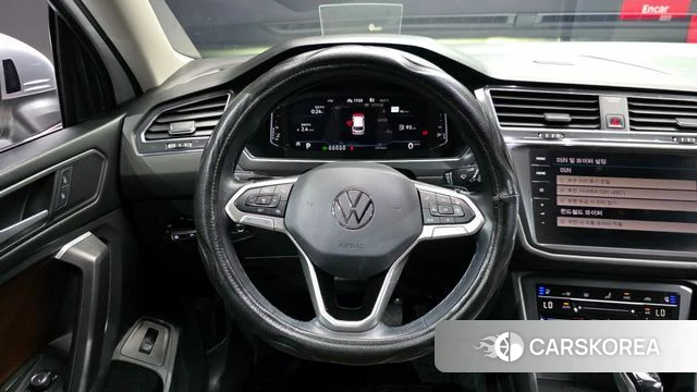 Volkswagen Tiguan Allspace 2023 Белый из Кореи, фото 4