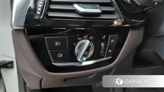 BMW 5 Series (G30) 2018 Белый из Кореи, фото 4