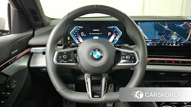 BMW 5 Series (G60) 2025 Белый из Кореи, фото 4