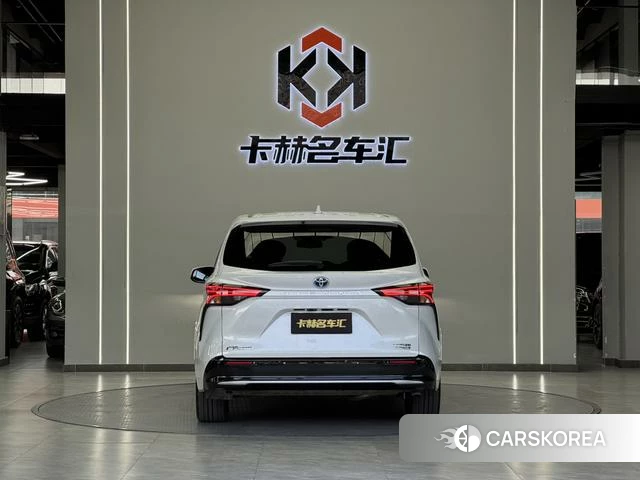 Toyota Saina 2023 Белый из Китая, фото 4