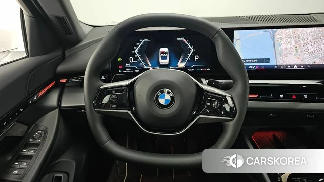 BMW 5 Series (G60) 2024 Белый из Кореи, фото 4