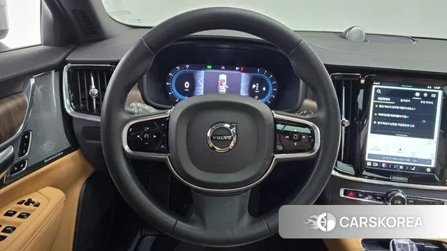 Volvo V90 Cross-Country 2023 Белый из Кореи, фото 4