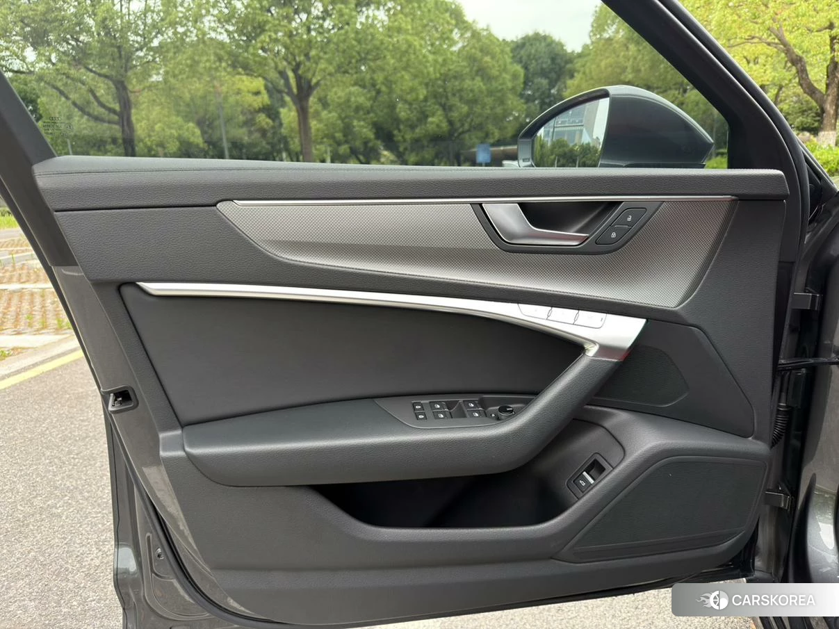Audi A6L 2020 Серебристо-серый из Китая, фото 4