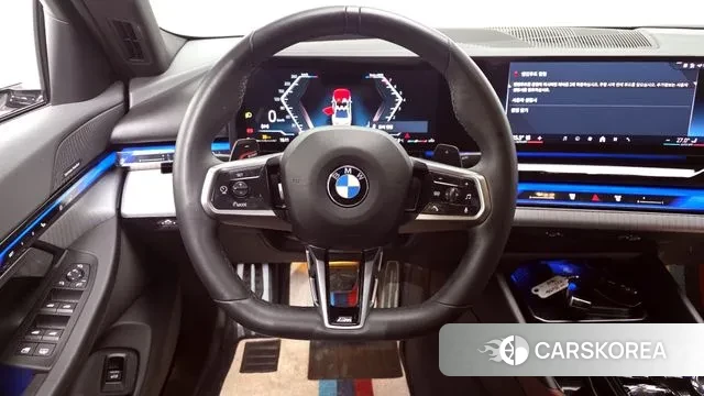 BMW 5 Series (G60) 2023 Белый из Кореи, фото 4