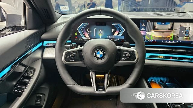 BMW 5 Series (G60) 2025 Серебристо-серый из Кореи, фото 4
