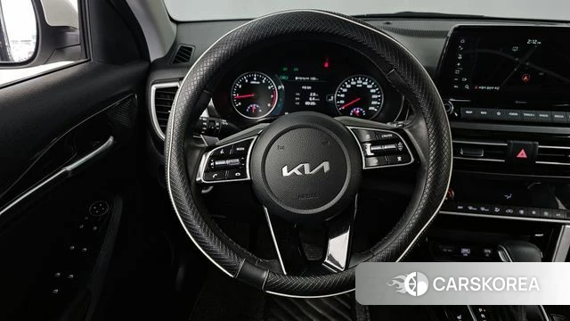 Kia Seltos 2022 Белый из Кореи, фото 4