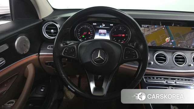Mercedes-Benz E-Class W213 2018 Белый из Кореи, фото 4