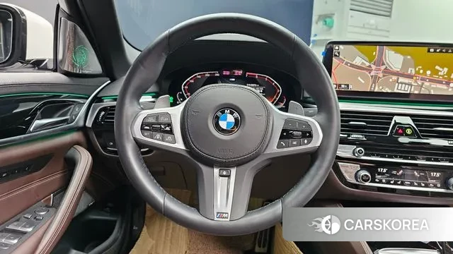 BMW 5 Series (G30) 2023 Белый из Кореи, фото 4