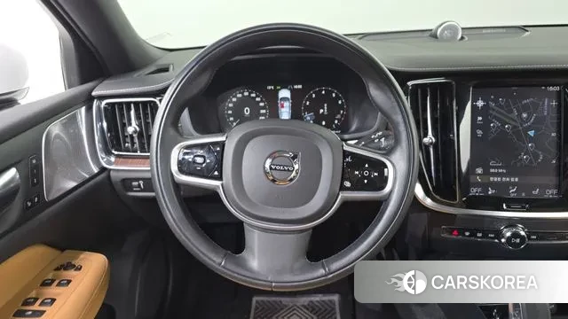 Volvo V60 Cross-Country 2nd Generation 2021 Белый из Кореи, фото 4