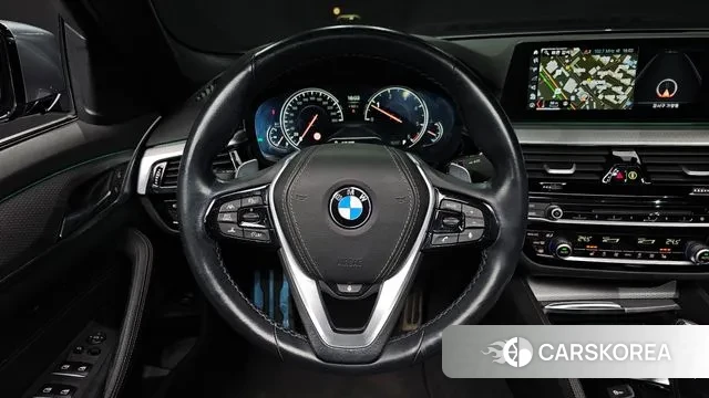 BMW 5 Series (G30) 2018 Серебристо-серый из Кореи, фото 4
