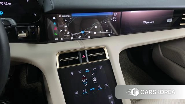 Porsche Taycan 2023 Серебристо-серый из Кореи, фото 4
