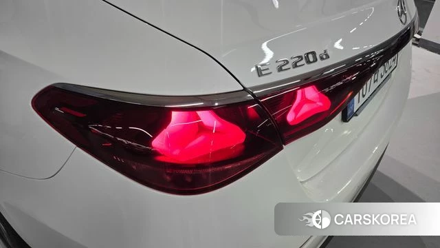 Mercedes-Benz E-Class W214 2025 Белый из Кореи, фото 4
